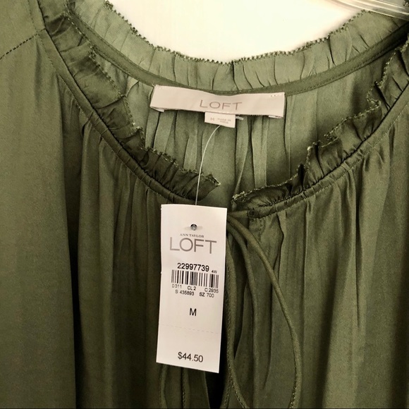 NWT Loft sleeveless tie-neck top in size medium - Picture 2 of 4